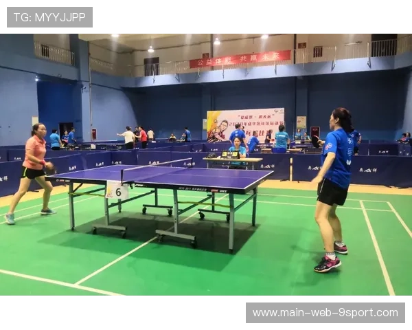 乒乓球场边摄像头捕捉精彩瞬间，社媒传播力爆棚